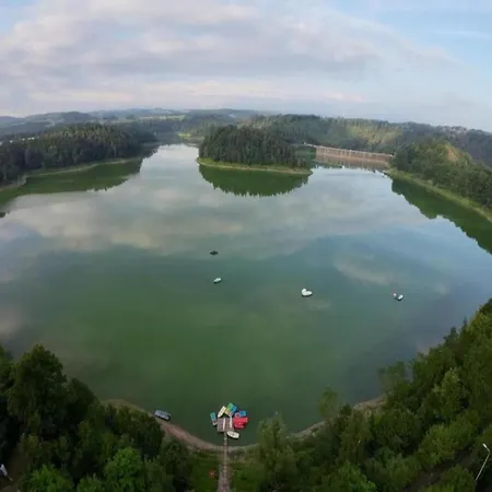 Spacious In With Pond Stara Kamienica